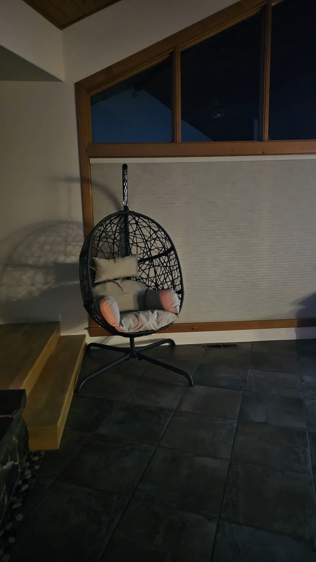 Fotoliu suspendat tip ou SOLARA din ratan cu suport, fotografie client