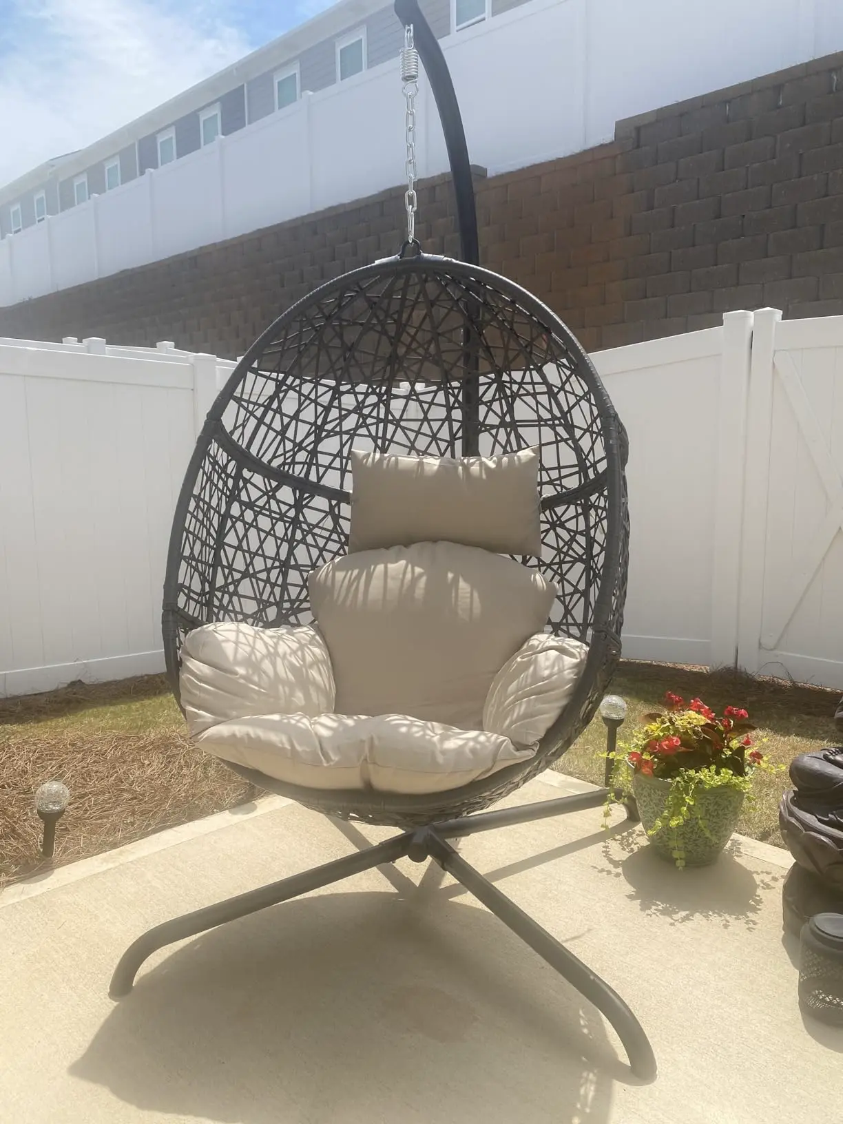 Fotoliu suspendat tip ou SOLARA din ratan cu suport, fotografie client